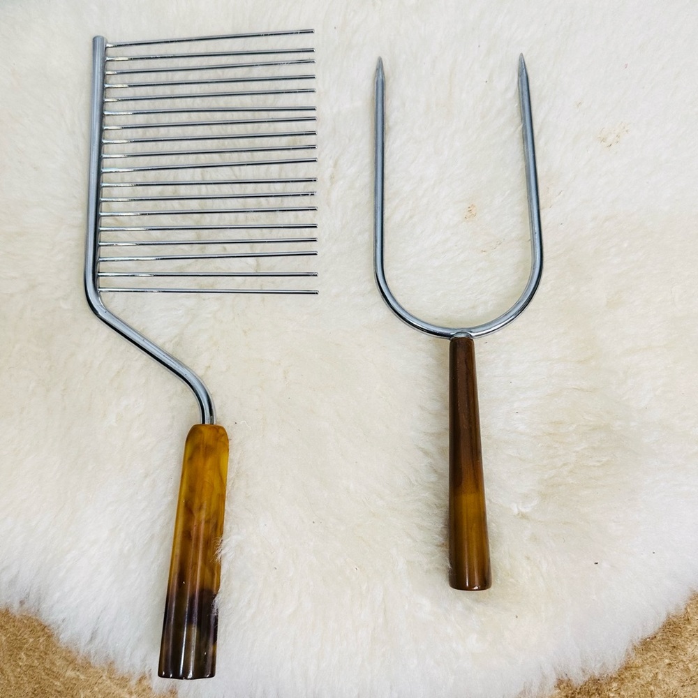 ‘50s ‘60s Vintage Bakelite Kitchen Utensils Comb Cake Cutter & Meat Fork Set
